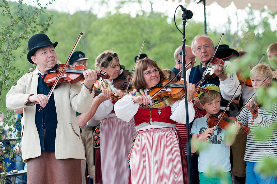 Music festival in Bingsjö, Dalarna. Photo: Rolf Svedjeholm on Swedish Press.