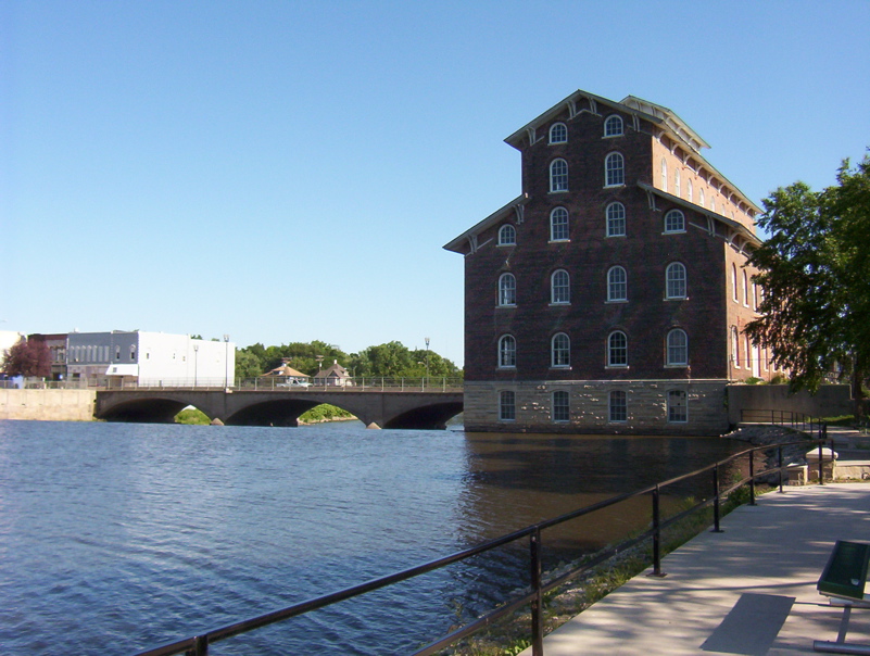 Photo of historic Wapsipinicon Mill in Independence Iowa; Erich Fabricius, 2006 (cc) Wikipedia
