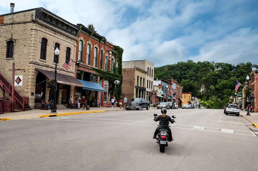 https://visitbluffcountry.com/lanesboro-the-driftless-regions-perfect-staycation-destination/